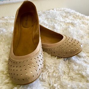 Bandolino Blush and Gold Flats Size 8
